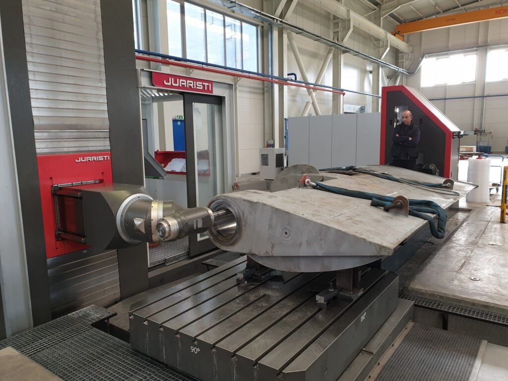 Machining of rudder blade upper conical hole machining