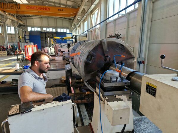 Machining of rotor journals and both side rotor ends after buildup with Laser Cladding