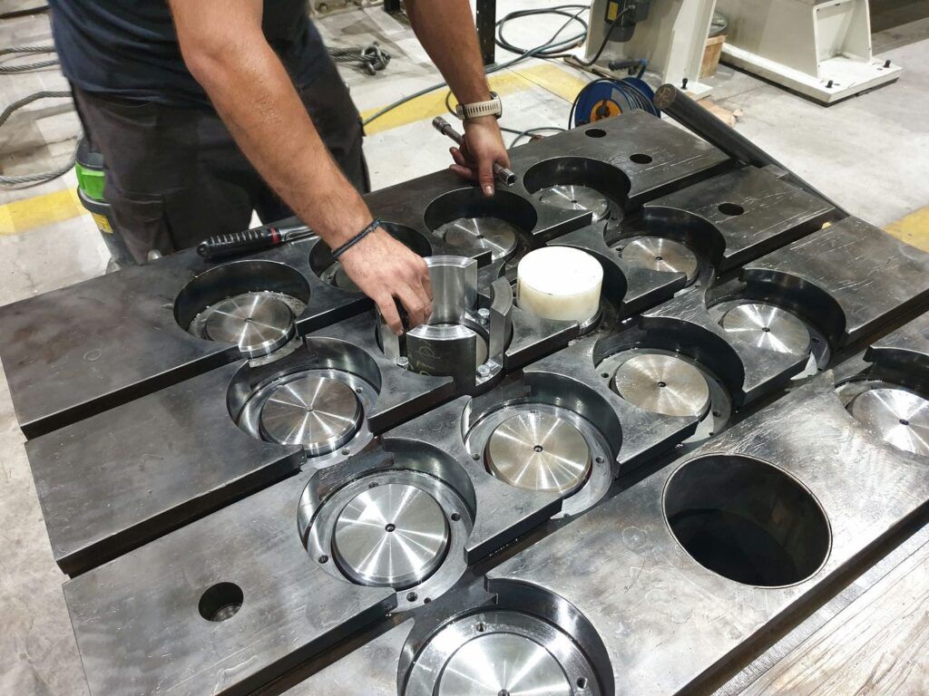 Press table during final assembly of repaired cylinder modules