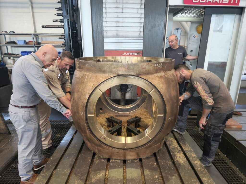 Machining of propeller hub